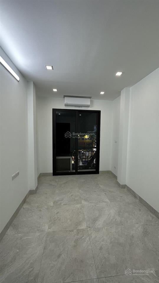 Chính chủ cho thuê nhà mặt phố đội cấn số 105b