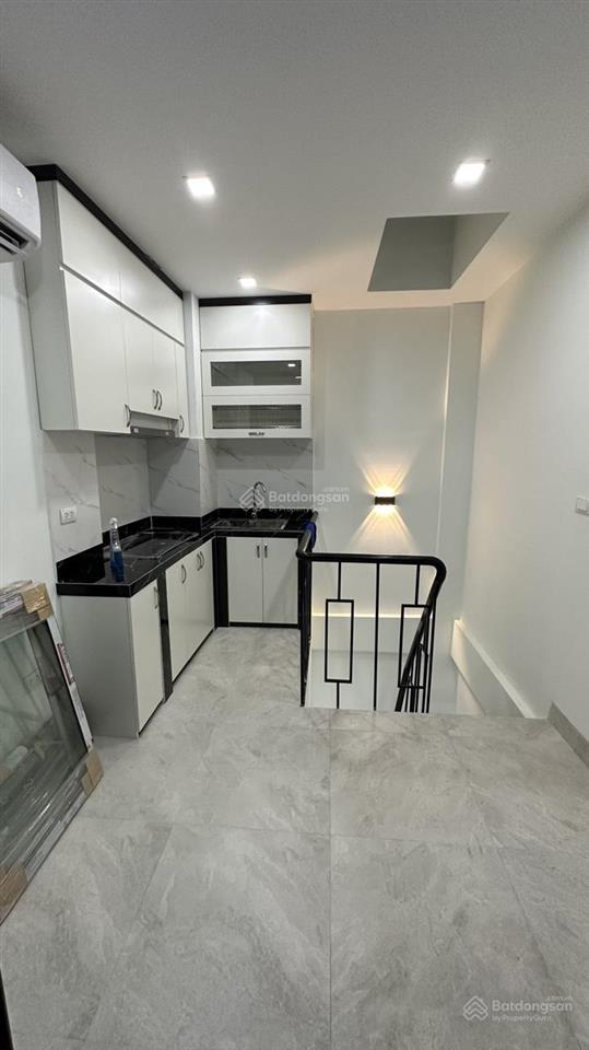 Chính chủ cho thuê nhà mặt phố đội cấn số 105b
