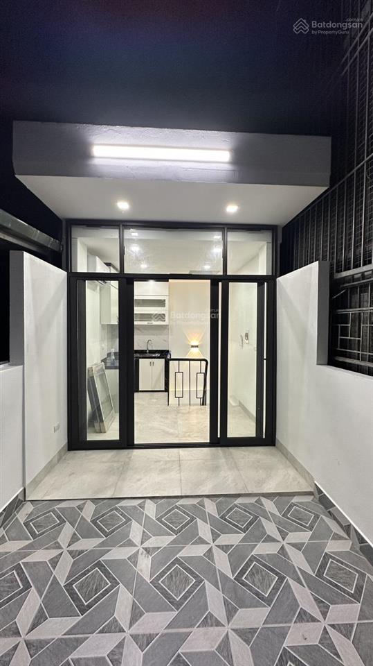 Chính chủ cho thuê nhà mặt phố đội cấn số 105b