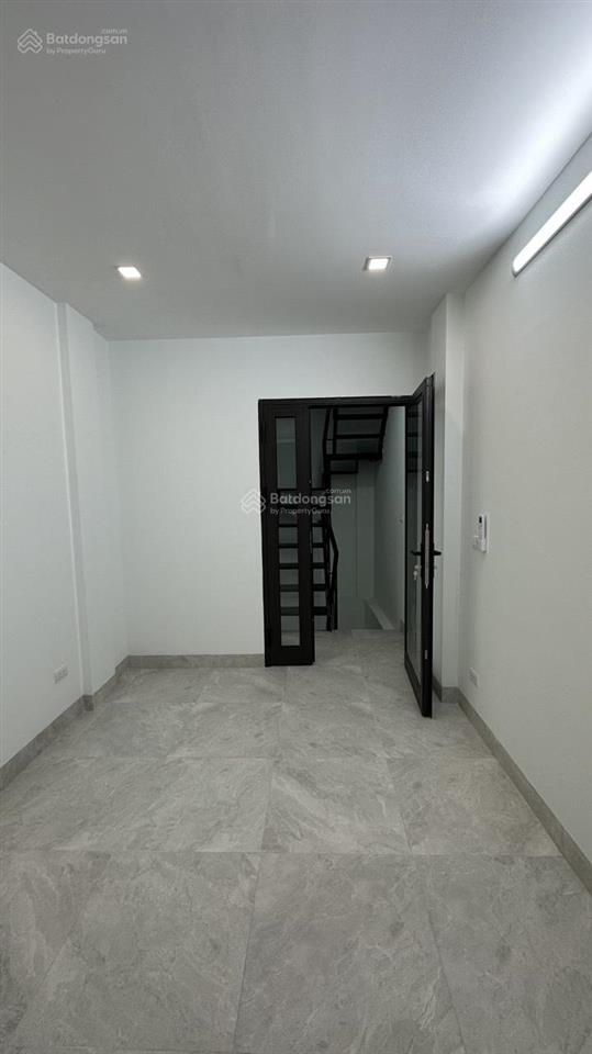 Chính chủ cho thuê nhà mặt phố đội cấn số 105b