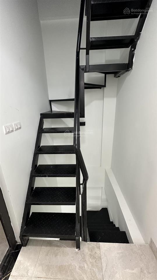 Chính chủ cho thuê nhà mặt phố đội cấn số 105b