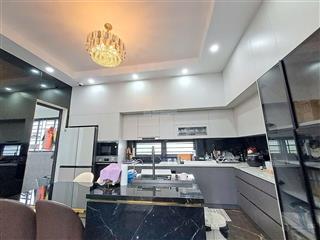 Cần bán biệt thự 3 tầng, dt 150m2, ngang 10m, hướng tây bắc, đường 10,5m sơn trà rẻ đẹp