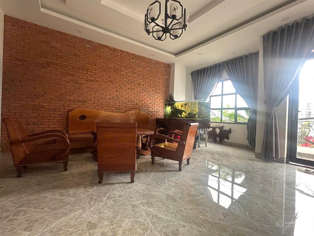 Nhà 3,5 tầng sổ sẵn kđt vcn phước long  75m2 ngang 5, sàn 247m2 trục đường b1 rộng 16m chỉ 10,5 tỷ