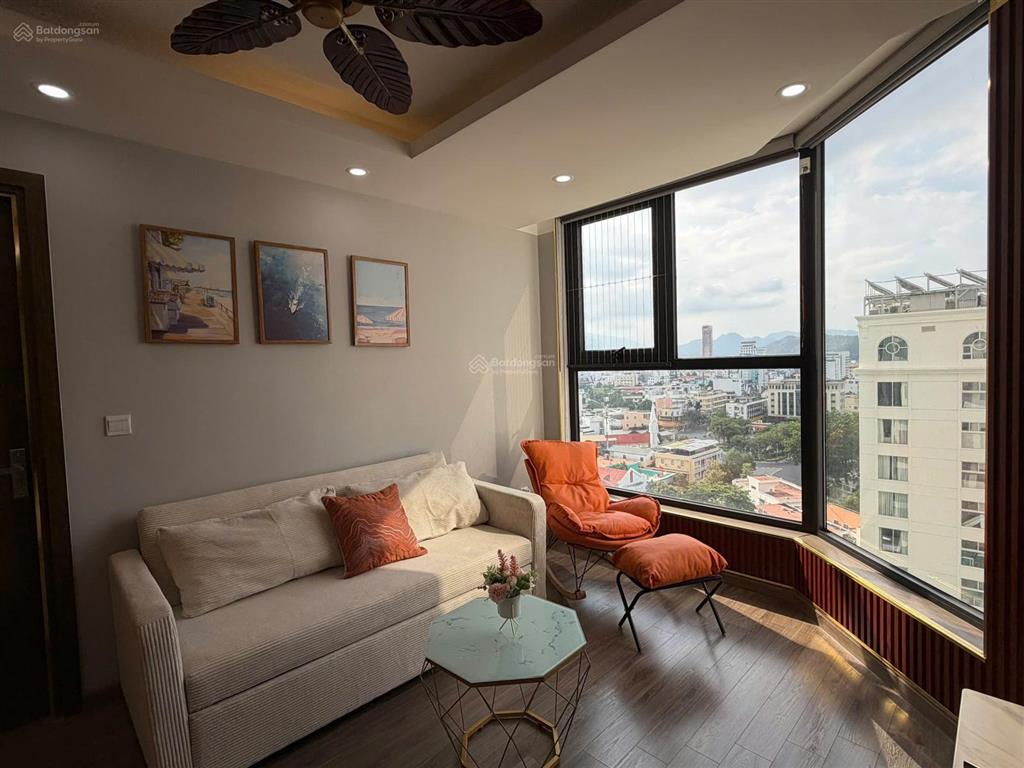 Cho thuê căn 2 ngủ hud building trung tâm phố tây nha trang, view thành phố và view biển cực đẹp