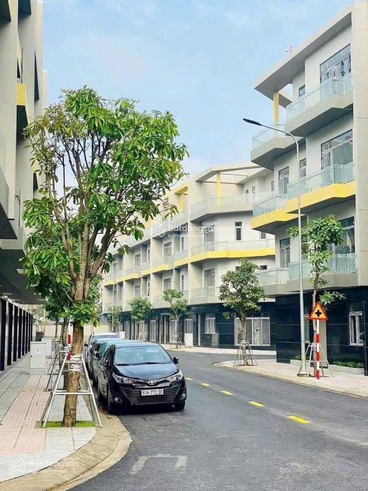 Chỉ từ 1.5 tỷ sở hữu 4 tầng shr bcons city, hđ thuê 20tr/th, 135 tiện ích nội khu, an ninh 24/7