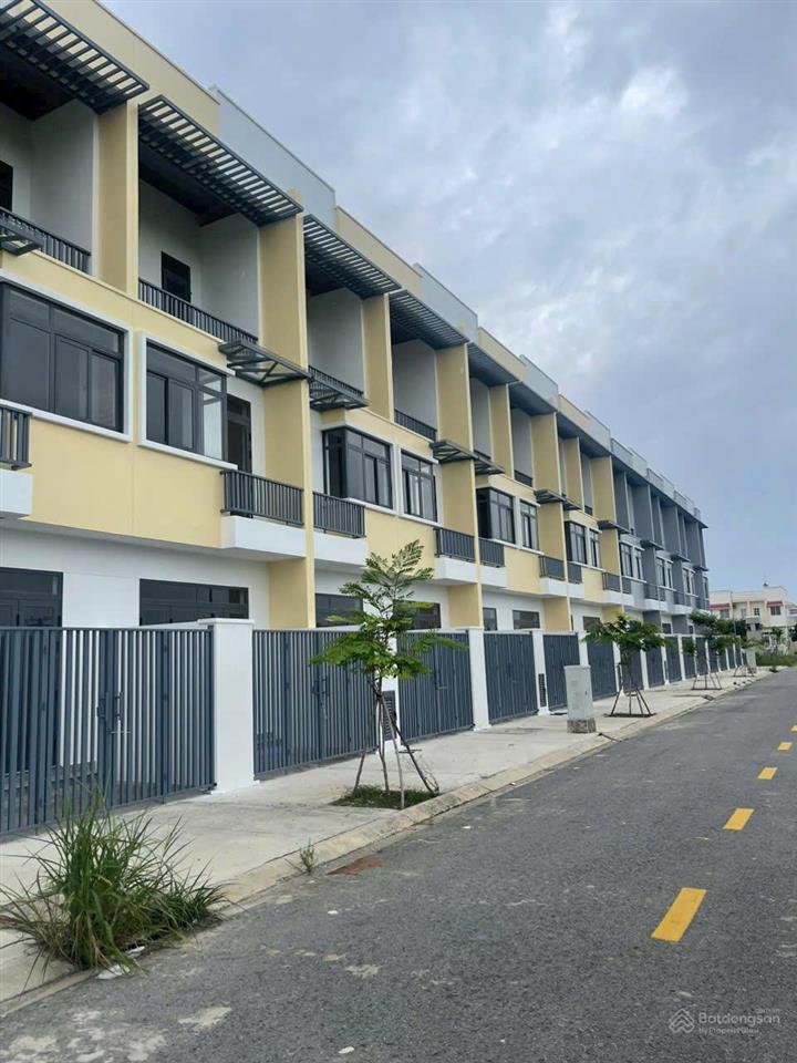 Nhà phố liền kề kcn lớn nhất việt nam chỉ từ 600tr, khai thác ngay 12  15tr/tháng