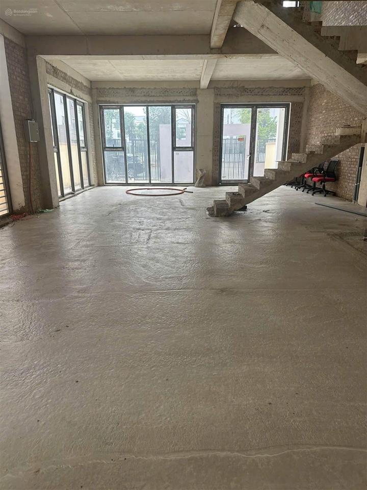 Cho thuê biệt thự 12 triệu/tháng nguyên căn nhà thô khu đô thị thanh hà cienco5. dt 250m2
