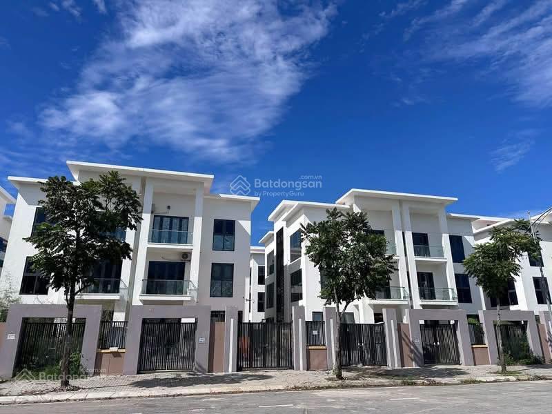 Cho thuê biệt thự 12 triệu/tháng nguyên căn nhà thô khu đô thị thanh hà cienco5. dt 250m2