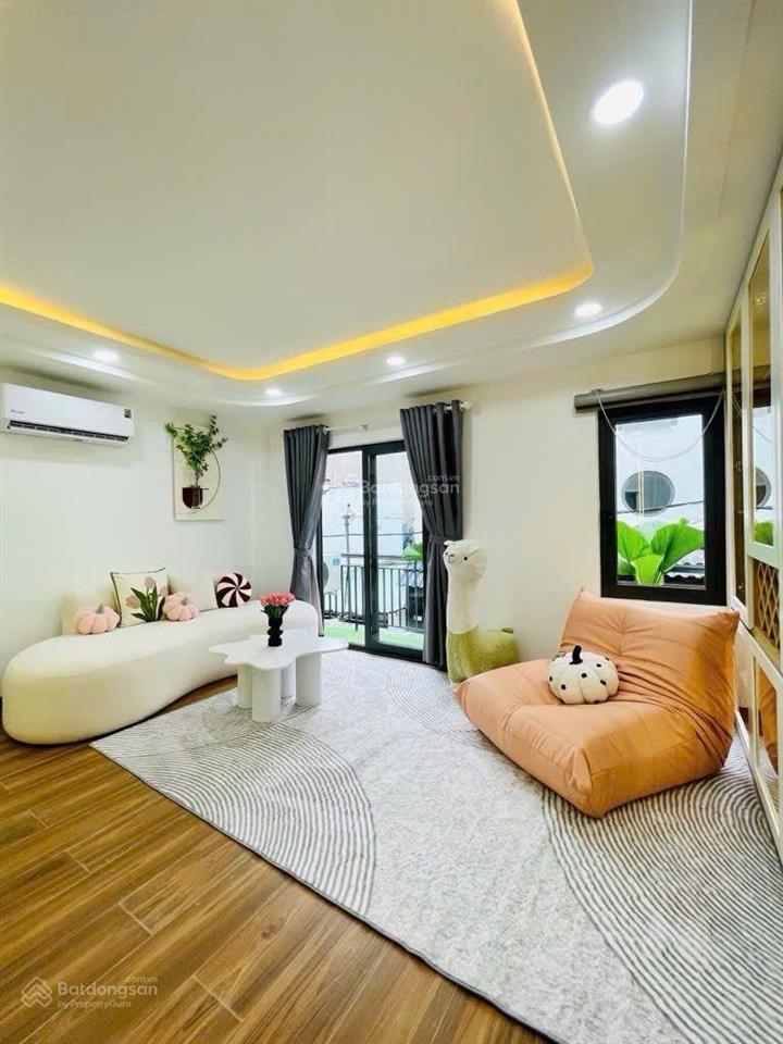 Nhà mới, 4 tầng, 3 pn, nội thất cao cấp, xe vf3 vào nhà, gần st emart 2