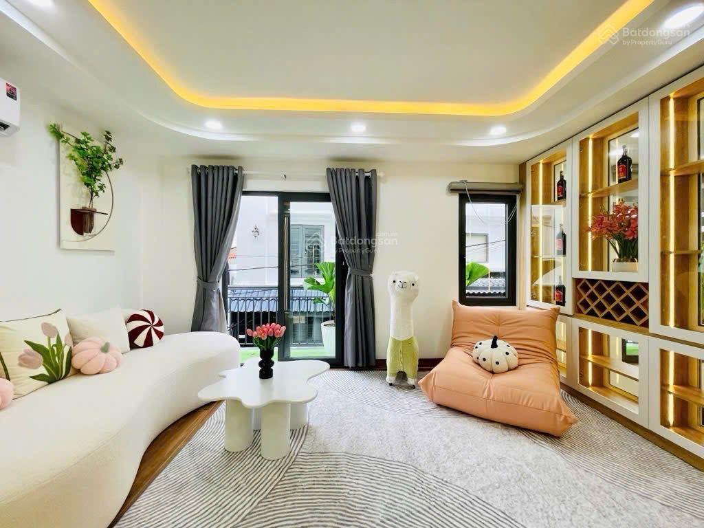 Nhà mới, 4 tầng, 3 pn, nội thất cao cấp, xe vf3 vào nhà, gần st emart 2