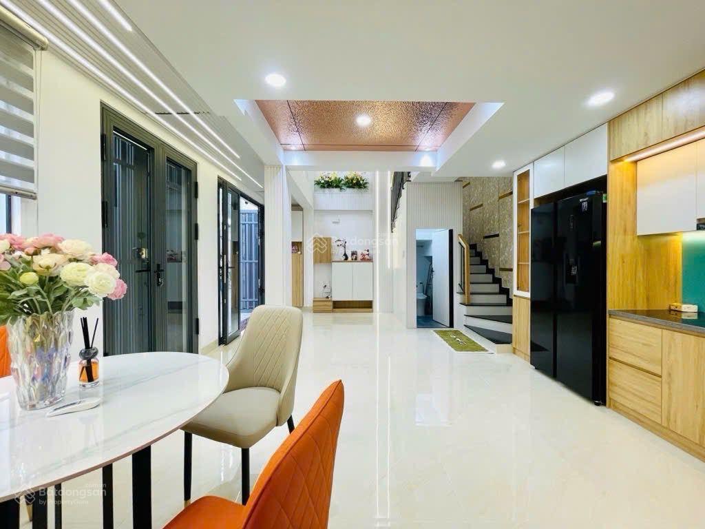 Nhà mới, 4 tầng, 3 pn, nội thất cao cấp, xe vf3 vào nhà, gần st emart 2