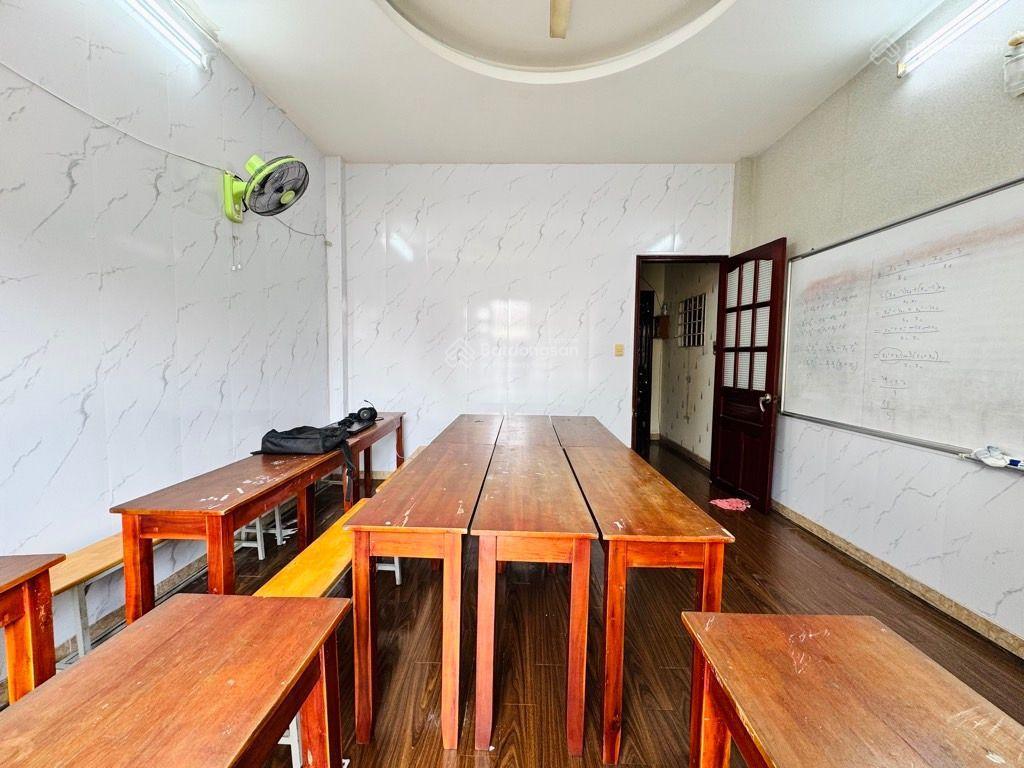 Nhà chính chủ gần vincom quang trung, 3 tầng 4 pn..nhỉnh 6t