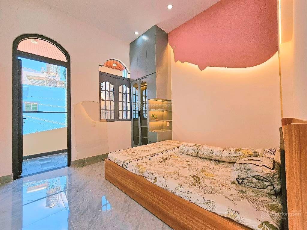 Nhà mới ở ngay 3pn có pn trệt, nội thất đầy đủ, gần công viên gia định