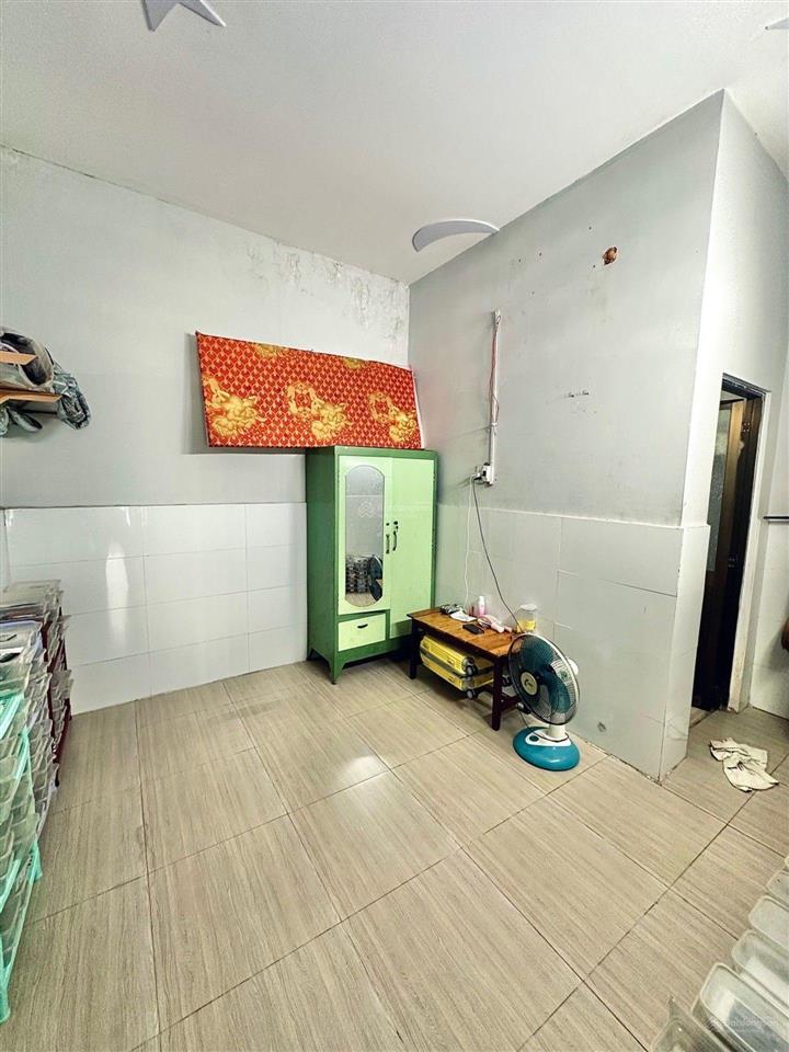 Gần công viên làng hoa nhà 2 tầng ngang 4m, xe tải đậu cửa, hẻm kinh doanh.chỉ hơn nhẹ 4t