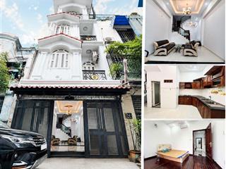 Chủ gấp bán, nhà 4 tầng xe hơi đậu cửa, gần công viên, đại học văn lang
