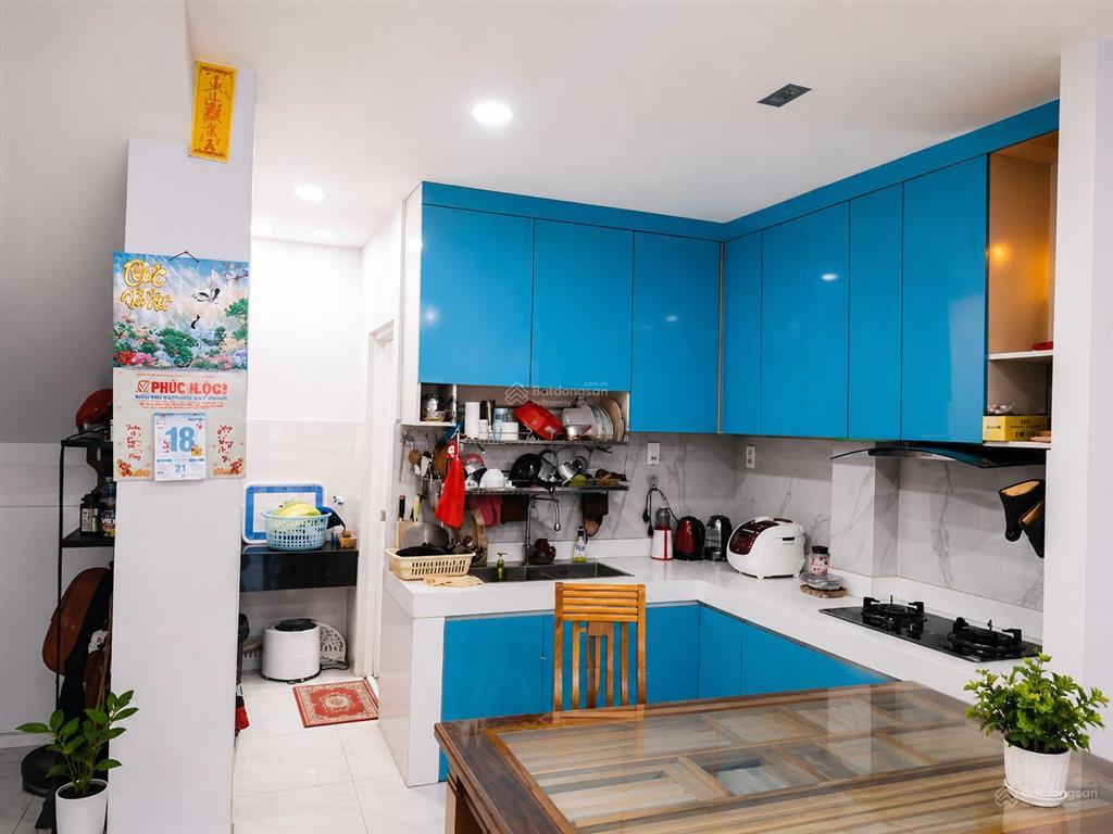 Nhà bán dương quảng hàm, 60m², 3 tầng 4 pn, gần siêu thị emart. chỉ nhỉnh 6tỷ