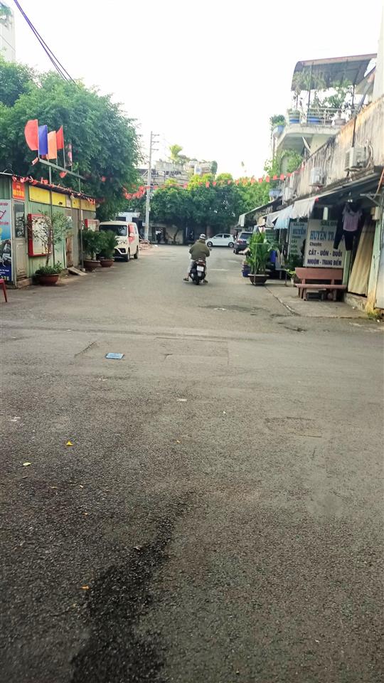 Xe hơi đậu cửa, khu phân lô nguyễn oanh 55m² 3 tầng 4 pn