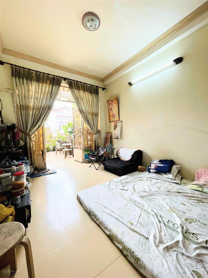 Nhà chính chủ gấp bán. 74m² 4 tầng 5 pn xe hơi ngủ trong nhà. bán đi định cư
