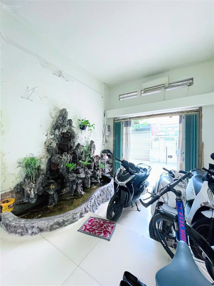Nhà chính chủ gấp bán. 74m² 4 tầng 5 pn xe hơi ngủ trong nhà. bán đi định cư