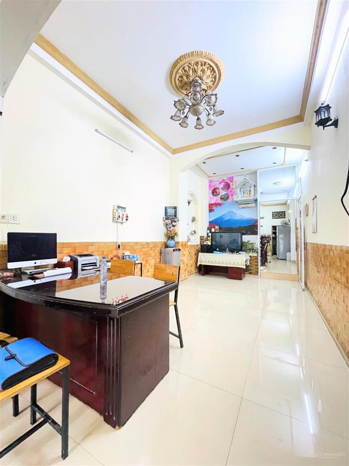 Nhà chính chủ gấp bán. 74m² 4 tầng 5 pn xe hơi ngủ trong nhà. bán đi định cư