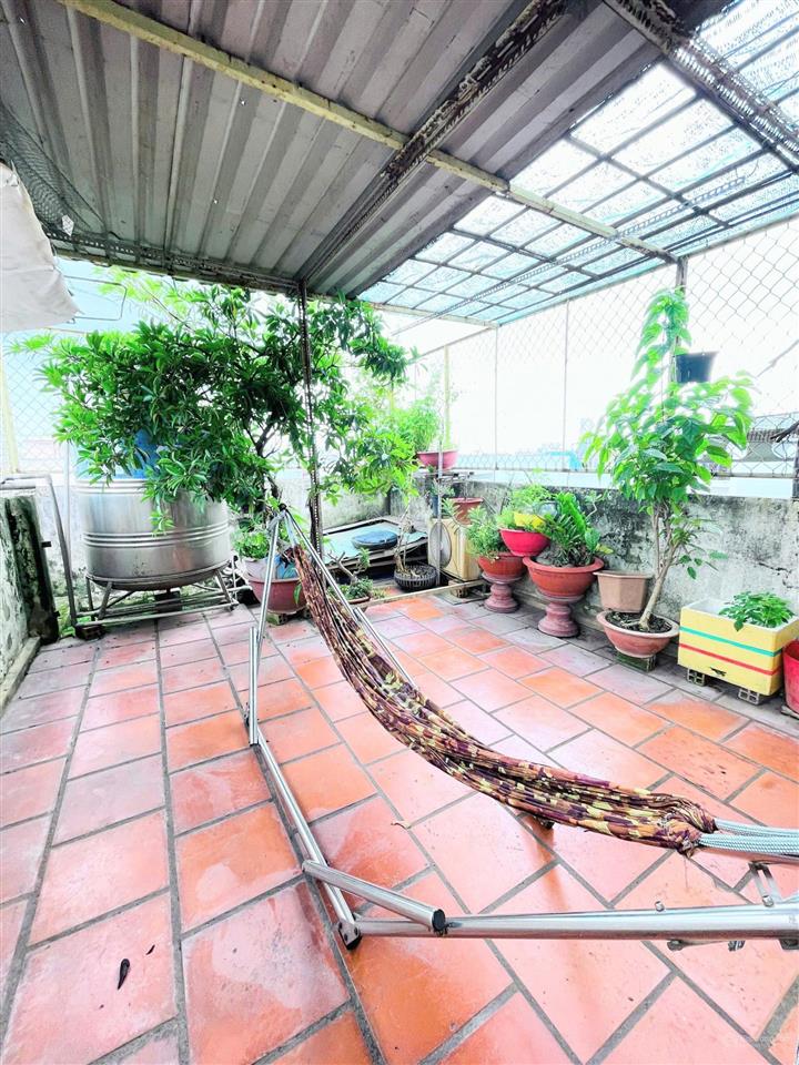 Nhà chính chủ gấp bán. 74m² 4 tầng 5 pn xe hơi ngủ trong nhà. bán đi định cư