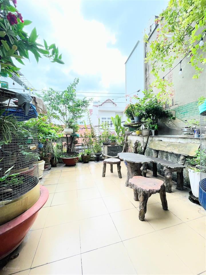 Nhà chính chủ gấp bán. 74m² 4 tầng 5 pn xe hơi ngủ trong nhà. bán đi định cư