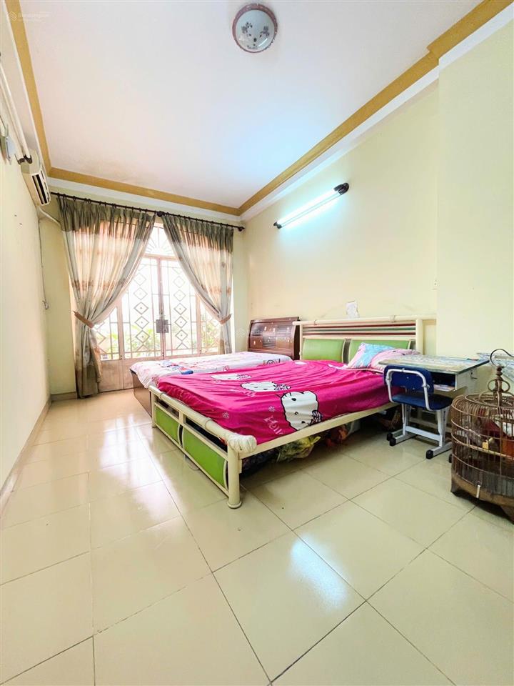 Nhà chính chủ gấp bán. 74m² 4 tầng 5 pn xe hơi ngủ trong nhà. bán đi định cư