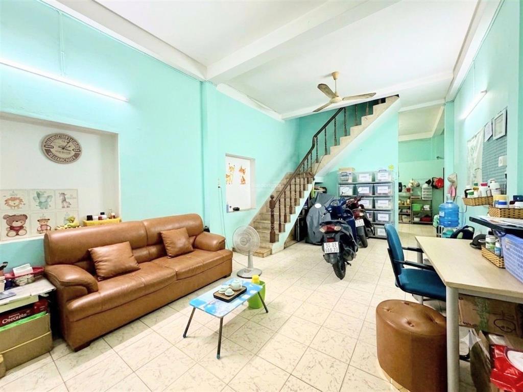 Nhà chính chủ gấp bán, 3 tầng, ngang 5.5m, đối diện vincom quang trung, nhỉnh 6tỷ
