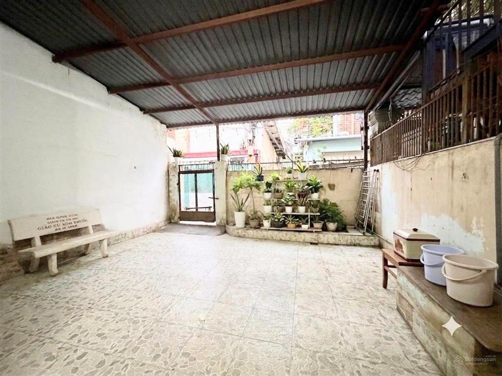 Nhà chính chủ gấp bán, 3 tầng, ngang 5.5m, đối diện vincom quang trung, nhỉnh 6tỷ