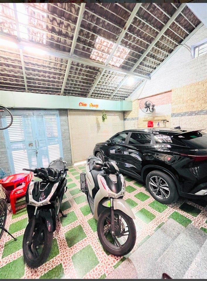 Nhà chính chủ gấp bán, ngang 6.2m vuông vức, 4 tầng bề thế, xe hơi trong nhà, gần siêu thị emart 2
