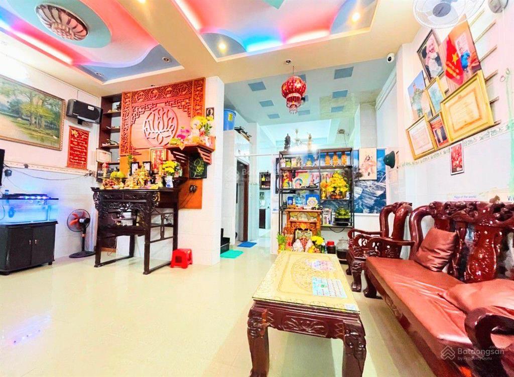 Nhà chính chủ gấp bán, ngang 6.2m vuông vức, 4 tầng bề thế, xe hơi trong nhà, gần siêu thị emart 2