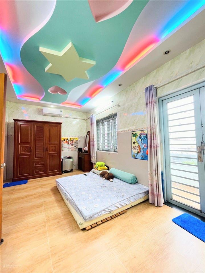 Nhà chính chủ gấp bán, ngang 6.2m vuông vức, 4 tầng bề thế, xe hơi trong nhà, gần siêu thị emart 2