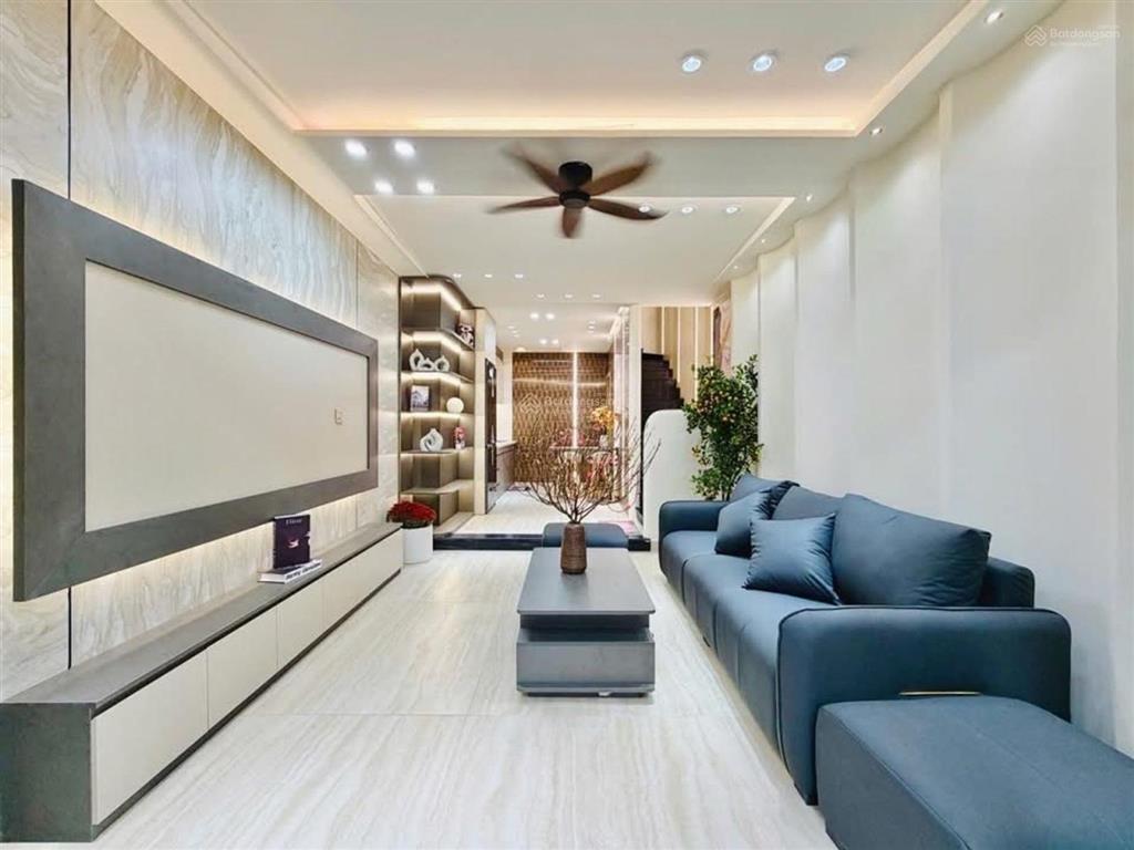 Nhà mới, nội thất đẹp, 3 tầng 3 pn, ngay phan văn trị gần cf country house, gần mặt tiền