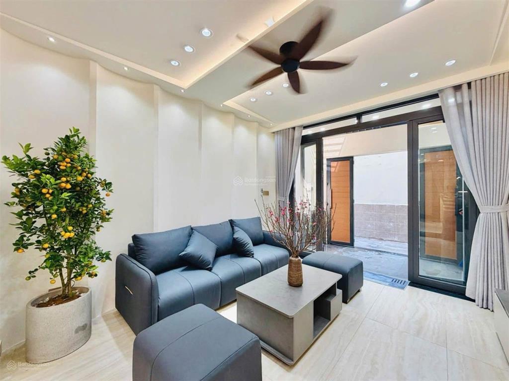 Nhà mới, nội thất đẹp, 3 tầng 3 pn, ngay phan văn trị gần cf country house, gần mặt tiền