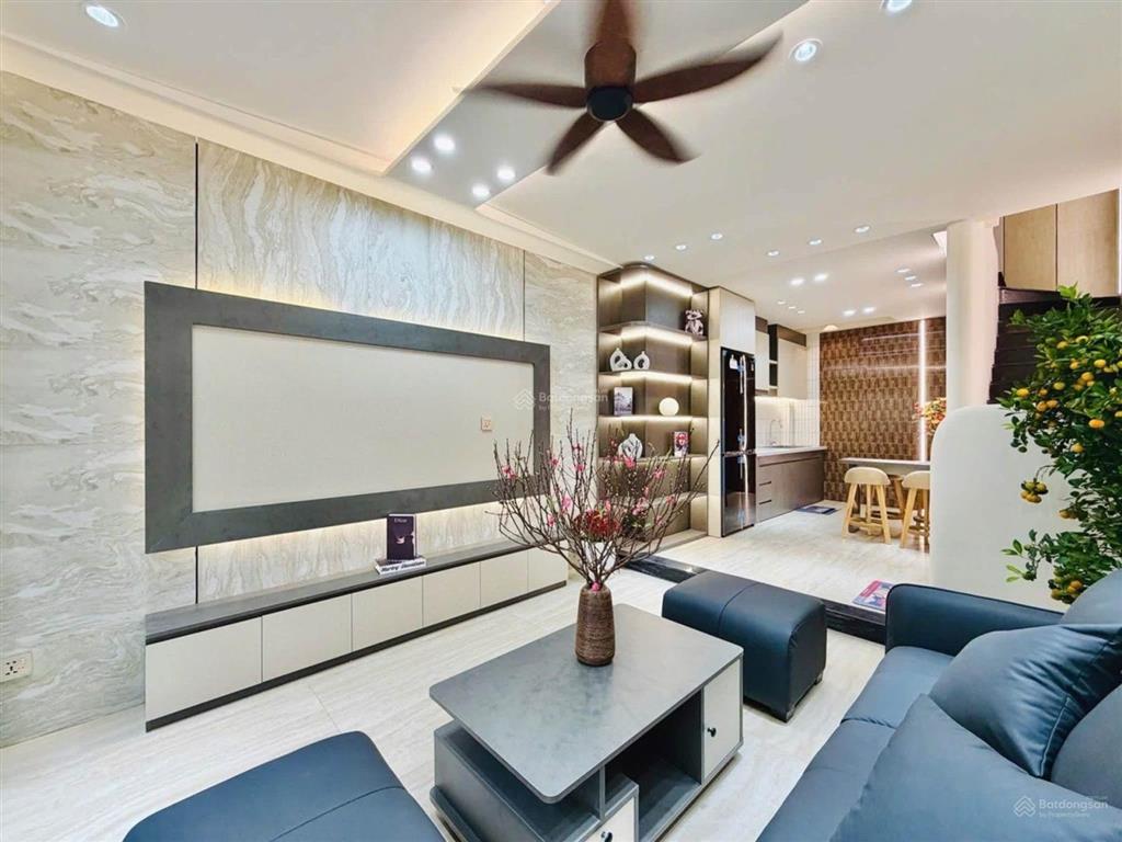 Nhà mới, nội thất đẹp, 3 tầng 3 pn, ngay phan văn trị gần cf country house, gần mặt tiền