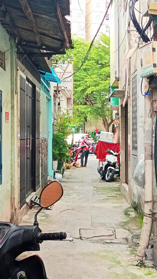 Nhà mới, nội thất đẹp, 3 tầng 3 pn, ngay phan văn trị gần cf country house, gần mặt tiền