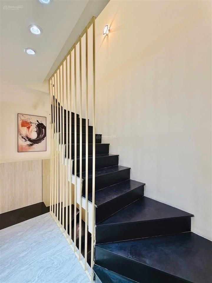 Nhà mới, nội thất đẹp, 3 tầng 3 pn, ngay phan văn trị gần cf country house, gần mặt tiền