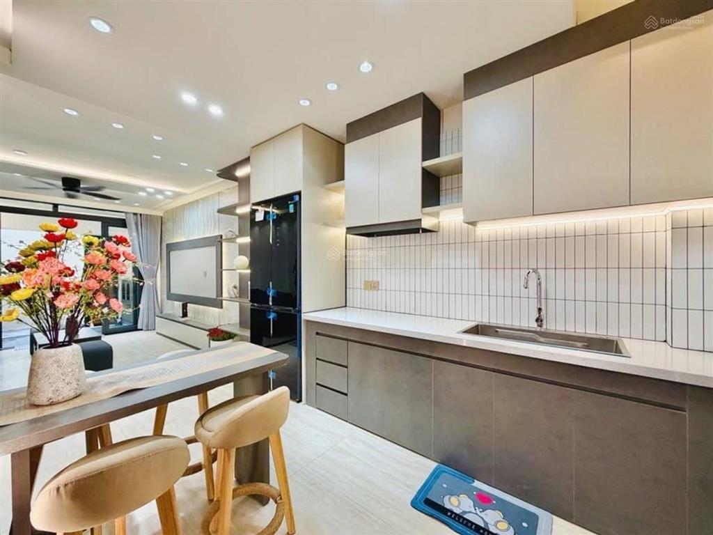 Nhà mới, nội thất đẹp, 3 tầng 3 pn, ngay phan văn trị gần cf country house, gần mặt tiền