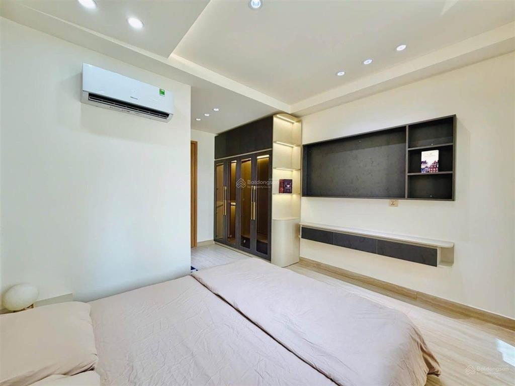 Nhà mới, nội thất đẹp, 3 tầng 3 pn, ngay phan văn trị gần cf country house, gần mặt tiền
