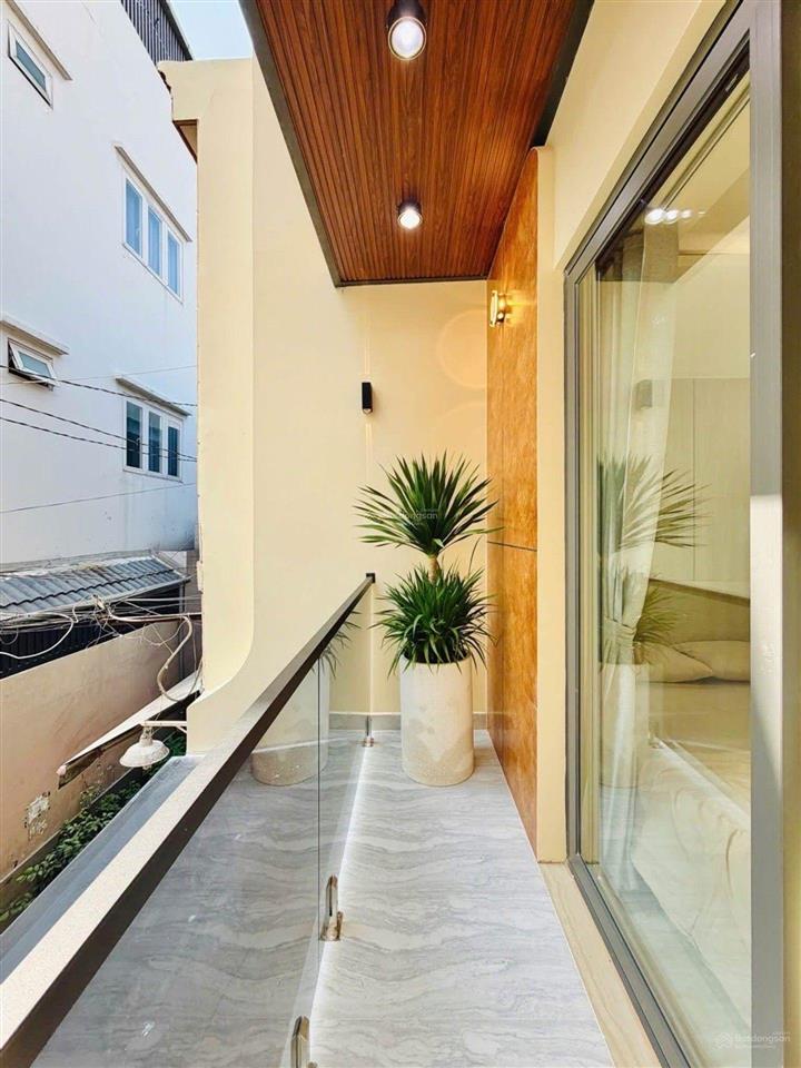 Nhà mới, nội thất đẹp, 3 tầng 3 pn, ngay phan văn trị gần cf country house, gần mặt tiền