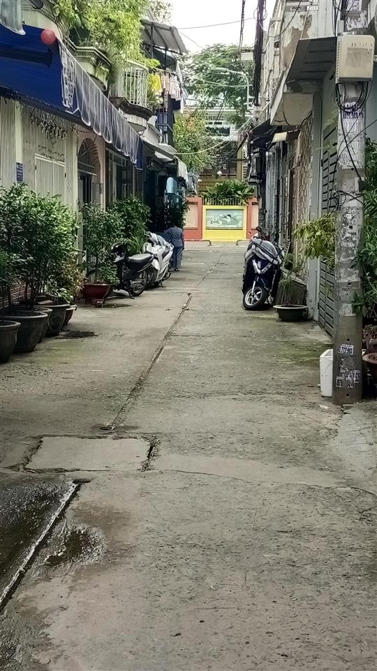 Nhà chính chủ 2 tầng xe hơi đậu cửa, gần chợ phạm văn bạch