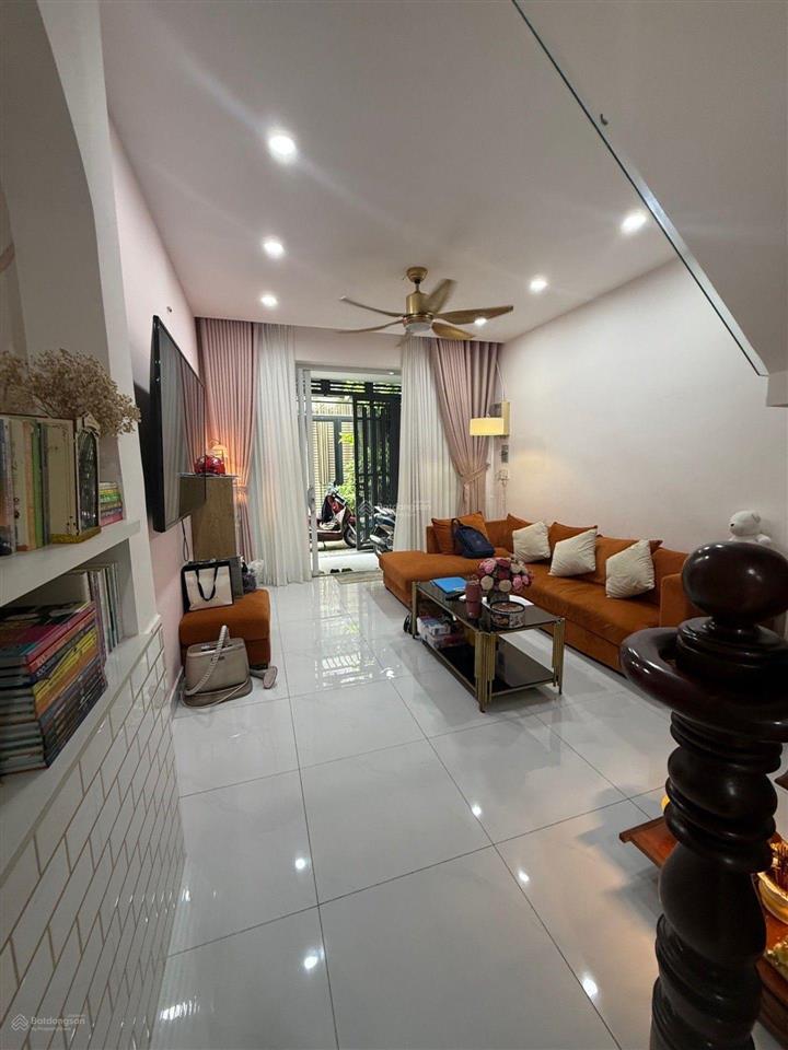 Gần chợ hạnh thông tây, nhà chính chủ 40m2 2 tầng, nhỉnh 4 tỷ