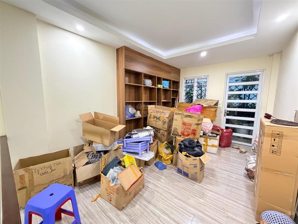 Kế bên siêu thị emart 2, nhà 4 tầng 5 pn, chính chủ.. chỉ 6 tỷ nhỉnh