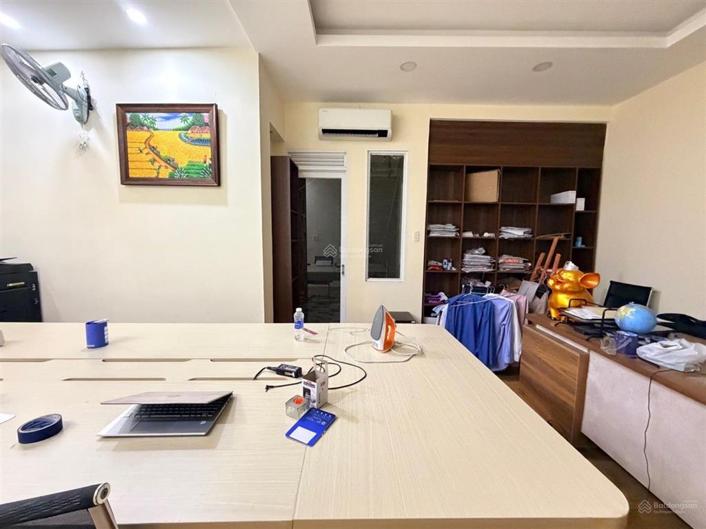 Kế bên siêu thị emart 2, nhà 4 tầng 5 pn, chính chủ.. chỉ 6 tỷ nhỉnh