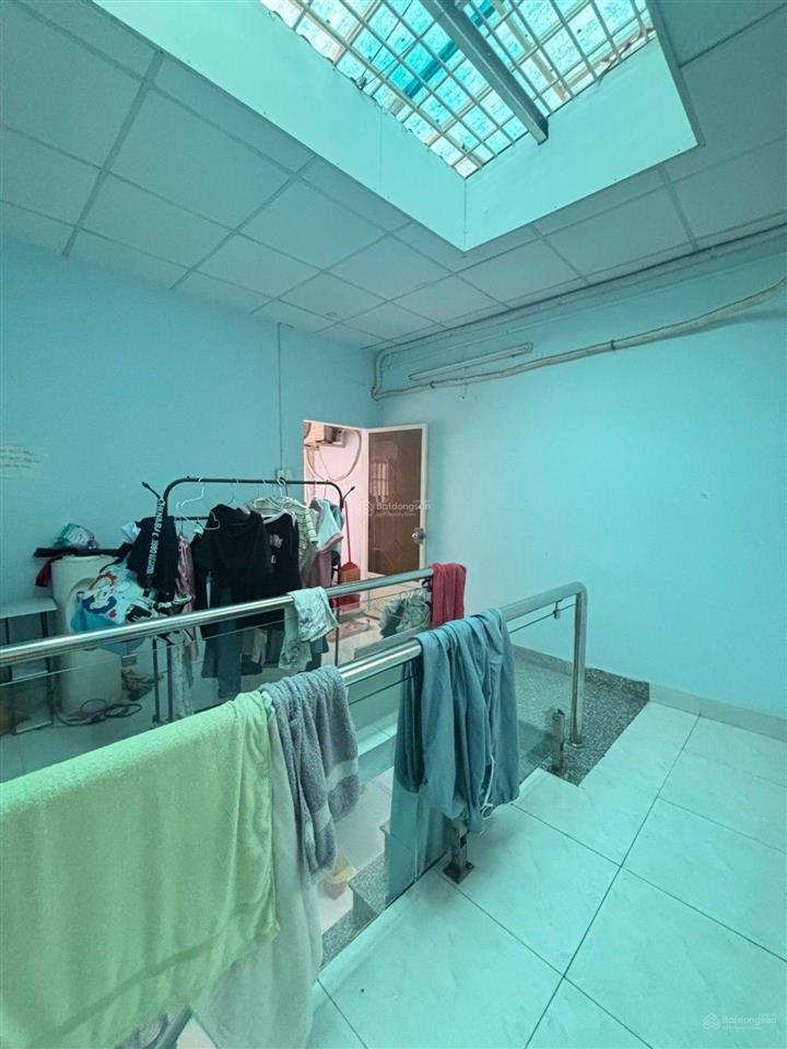 Chính chủ, 70m2, 2 tầng, 3 pn, hẻm 4m, gần chợ hạnh thông tây
