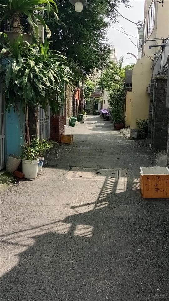 Chính chủ, 70m2, 2 tầng, 3 pn, hẻm 4m, gần chợ hạnh thông tây