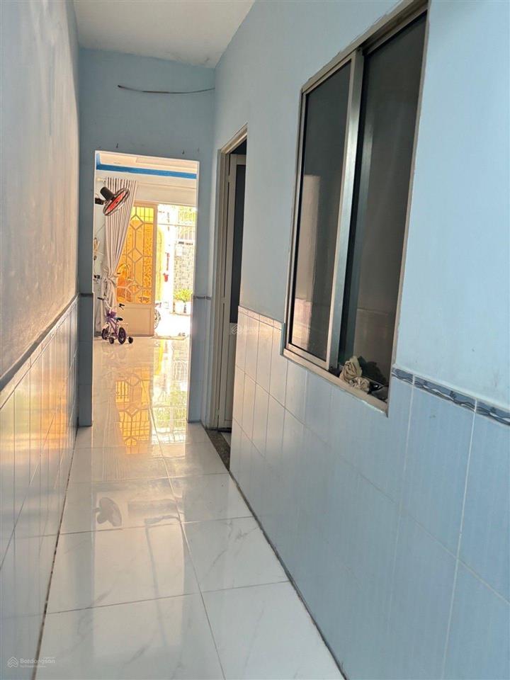 Chính chủ, 70m2, 2 tầng, 3 pn, hẻm 4m, gần chợ hạnh thông tây