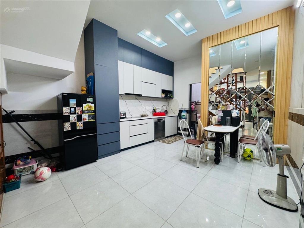 Chính chủ gửi, nhà đẹp quang trung, 55m2 ngang đẹp 4.2m, gần chợ hạnh thông tây