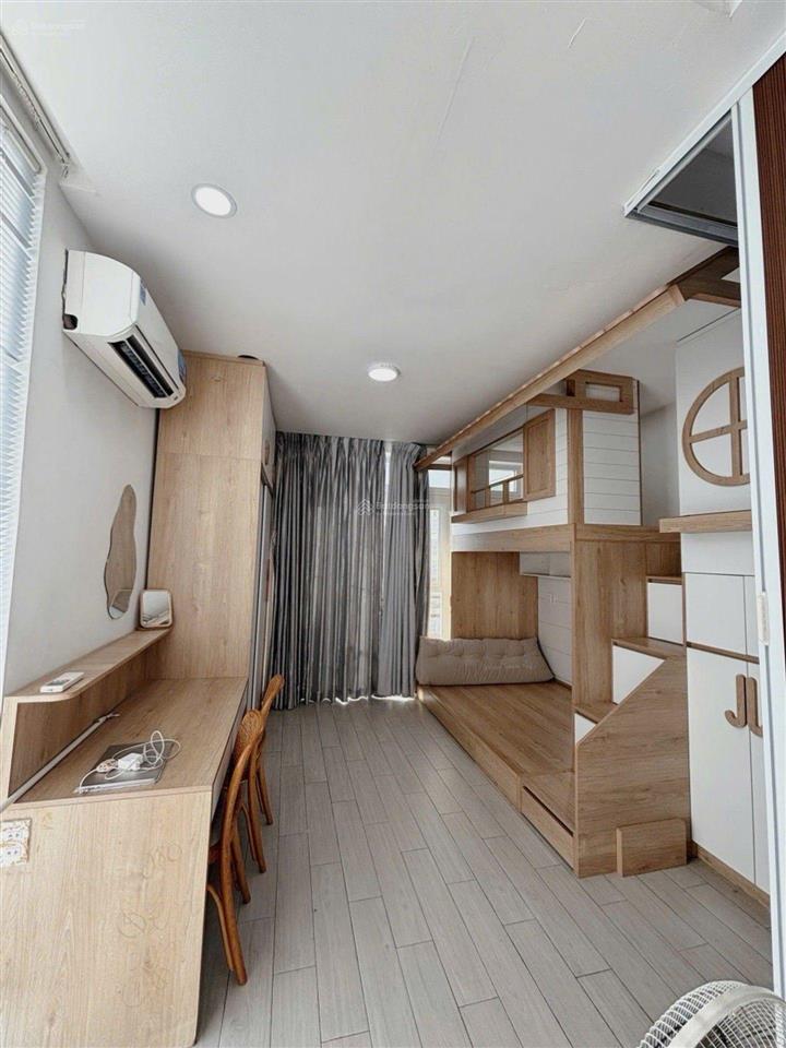 Nhà 5 tầng 44m2 khu sân bay, gần công viên gia định