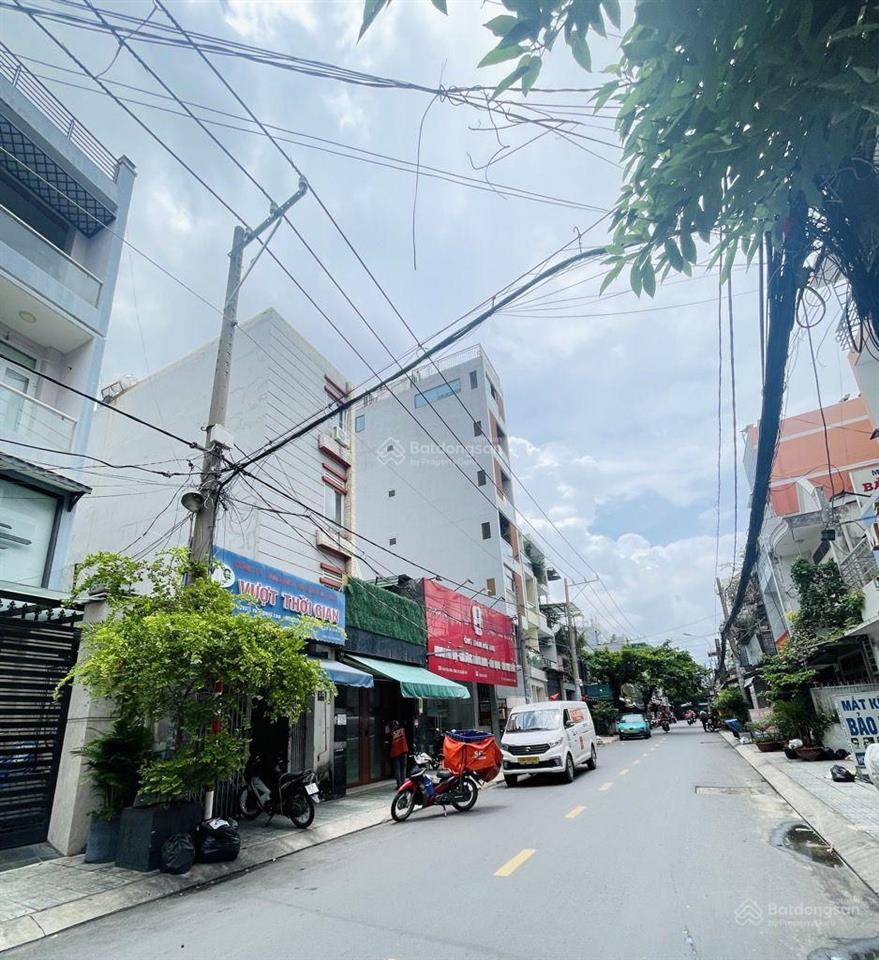 Nhà 4 tầng xe hơi đậu cửa, gần chợ tân sơn nhất, giáp phú nhuận, tân bình